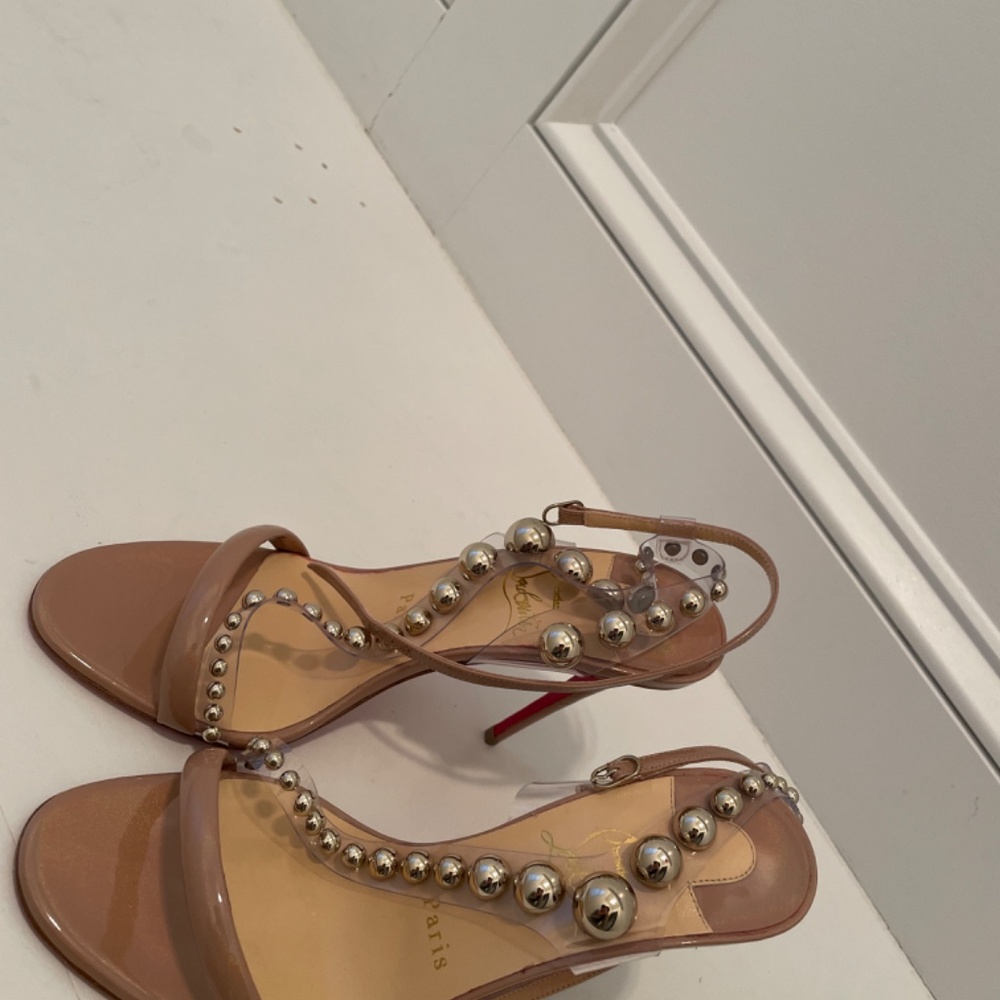 Christian Louboutin - Picture 3 of 6